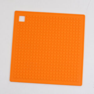 ,china manufacturer cheap priceKitchen thickened square honeycomb silicone placemat square silicone insulation mat non-slip waterproof table mat soft