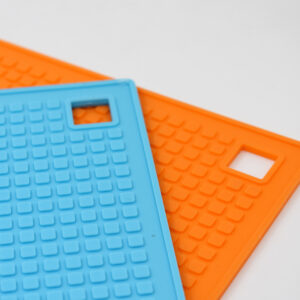 ,china factory manufactureKitchen thickened square honeycomb silicone placemat square silicone insulation mat non-slip waterproof table mat soft