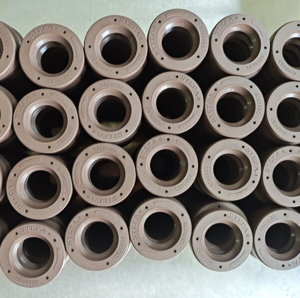 Production of agricultural oil seal skeleton oil seal Deere header oil seal fluorine rubber skeleton oil seal can be customized, china supplier wholesale