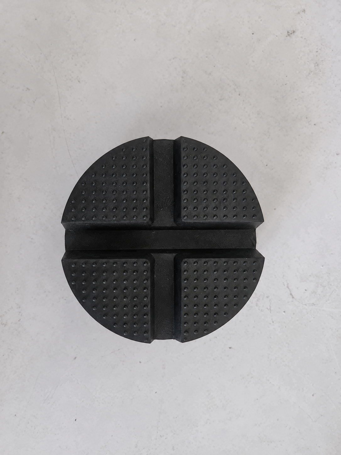 Cross-groove rubber jack pad
