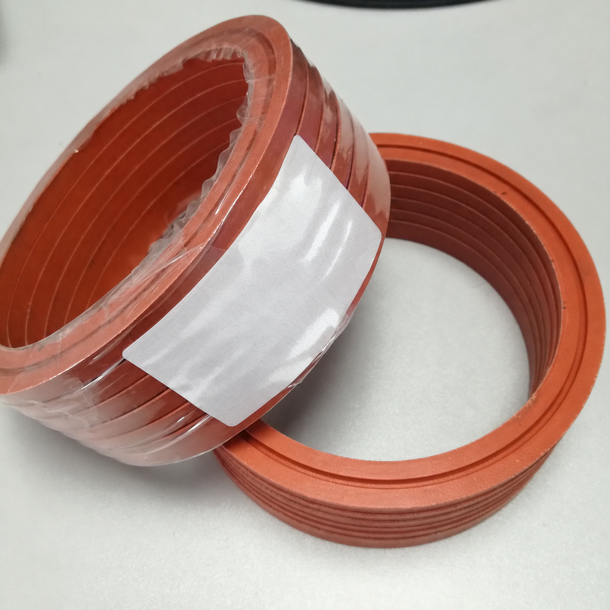 V-seal sets in clear packaging