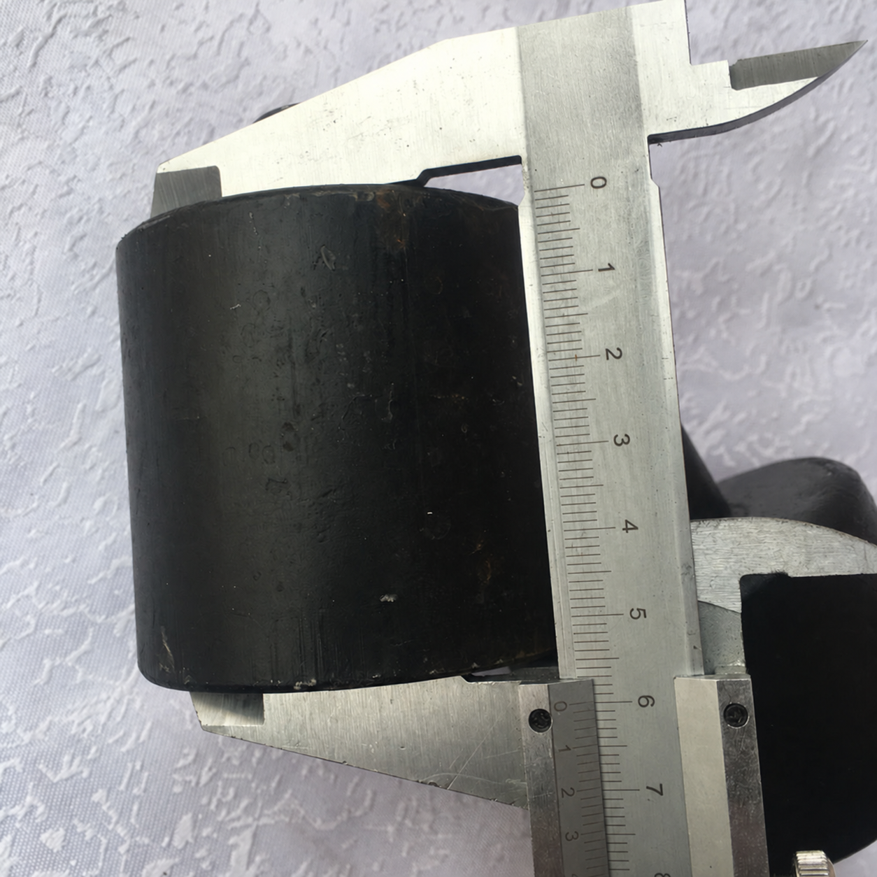 Rubber jack extension pad with a caliper measuring height