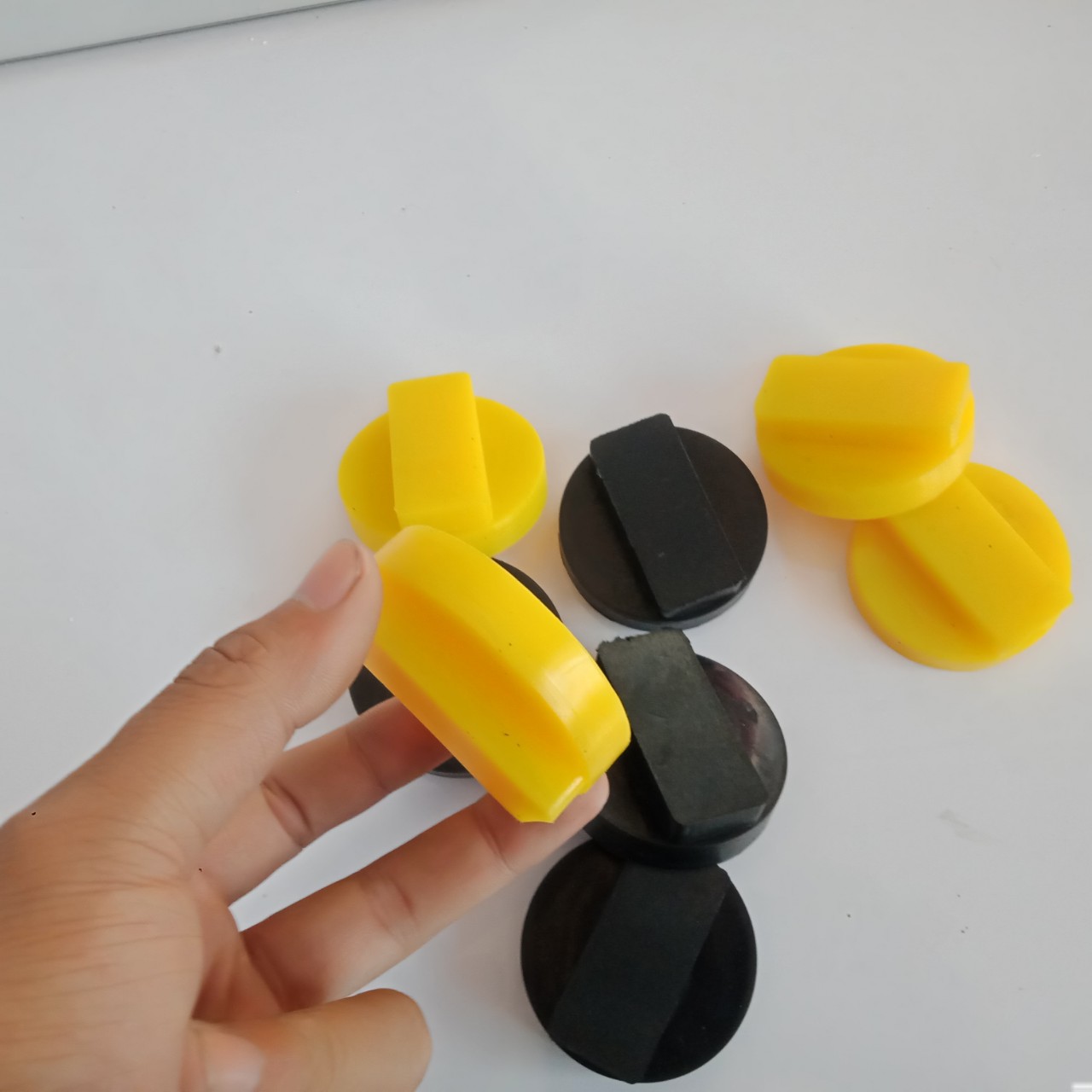 Rubber jack support pads for BMW