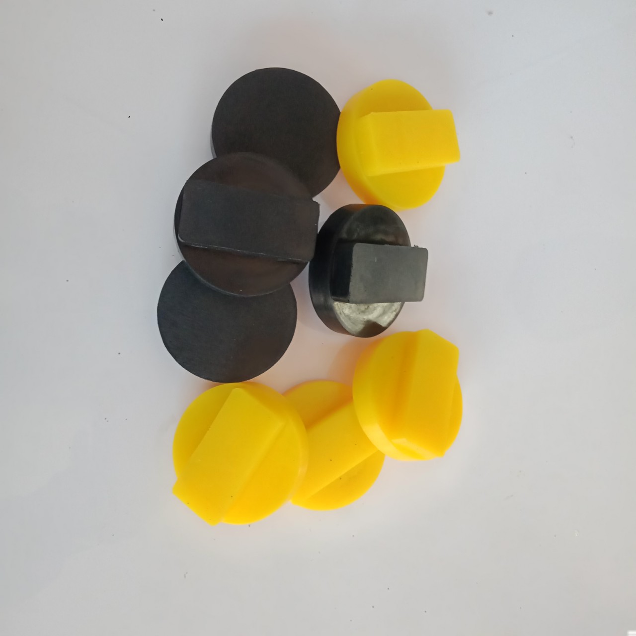 Rubber jack support pads for BMW