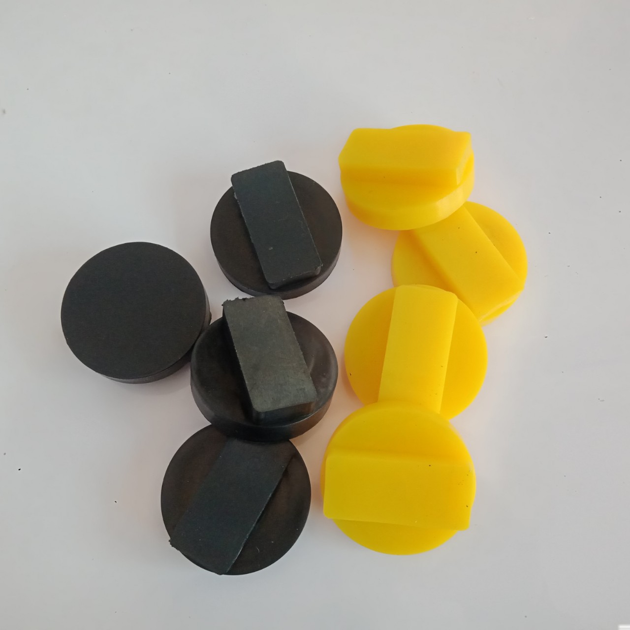 Rubber jack support pads for BMW